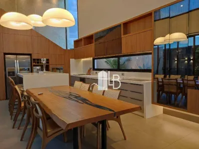 Casa de Condomínio com 3 Quartos à venda, 221m² no Shopping Park, Uberlândia
