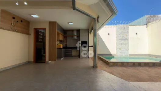 Casa com 4 Quartos à venda, 250m² no Jardim Patrícia, Uberlândia
