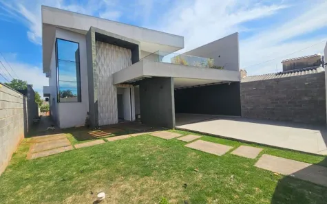 Sobrado com 4 Quartos à venda, 274m² no Santo Antônio, Campo Grande
