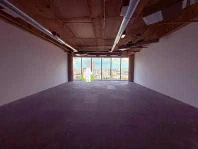 Sala Comercial para alugar, 102m² no Parque Industrial Tomas Edson, São Paulo