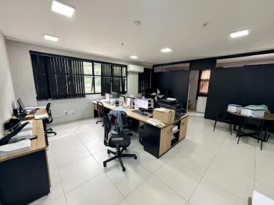 Sala Comercial à venda, 84m² no Marapé, Santos