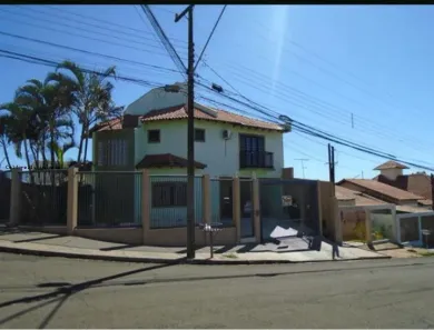 Sobrado com 3 Quartos à venda, 335m² no Jardim Itália, Cambé