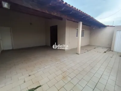 Casa com 3 Quartos para alugar, 198m² no Jardim Patrícia, Uberlândia