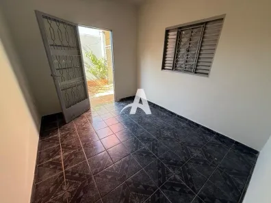 Casa com 2 Quartos para alugar, 50m² no São Jorge, Uberlândia