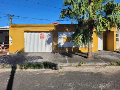 Casa de Condomínio com 3 Quartos para alugar, 90m² no Jardim Holanda, Uberlândia