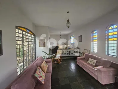 Casa com 4 Quartos para alugar, 377m² no Lídice, Uberlândia