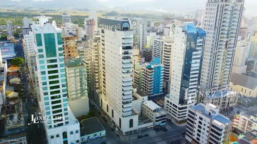 Casa com 5 Quartos à venda, 250m² no Meia Praia, Itapema