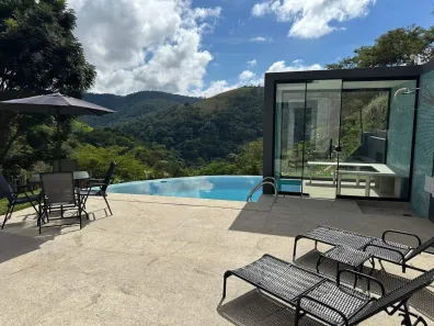 Casa com 3 Quartos à venda, 180m² no Pedro do Rio, Petrópolis