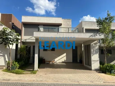 Casa de Condomínio com 3 Quartos para venda ou aluguel, 200m² no Tamboré, Santana de Parnaíba