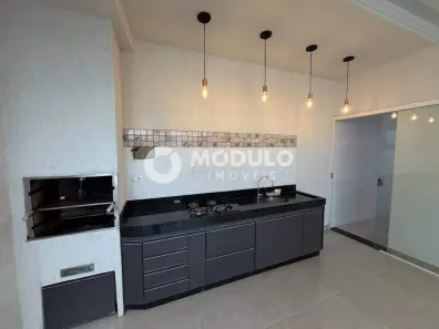 Casa com 2 Quartos para alugar, 160m² no Tibery, Uberlândia