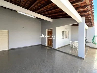 Casa com 4 Quartos à venda, 230m² no Vigilato Pereira, Uberlândia