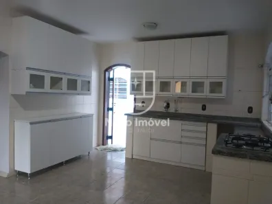 Sobrado com 4 Quartos para alugar, 386m² no Parque São Benedito, Pindamonhangaba