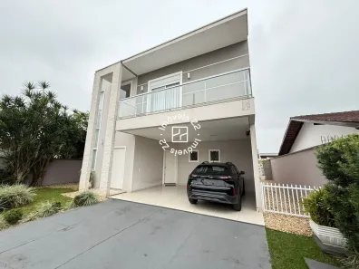 Casa com 3 Quartos à venda, 215m² no Guanabara, Joinville