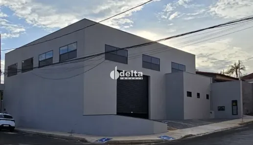 Ponto Comercial para alugar, 240m² no Nossa Senhora Aparecida, Uberlândia