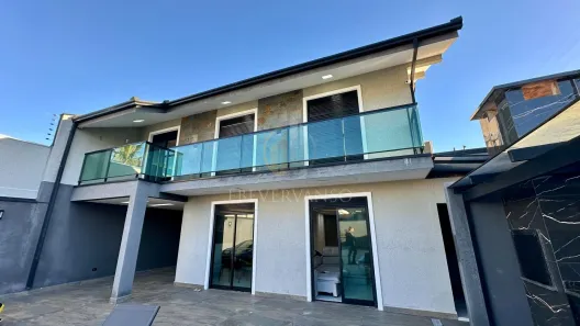 Sobrado com 4 Quartos à venda, 198m² no Centro, Guaratuba