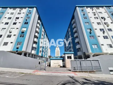 Apartamento com 3 Quartos para alugar, 80m² no Barreiros, São José