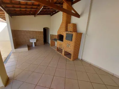 Casa com 3 Quartos para alugar, 217m² no Vila Operária, Rio Claro