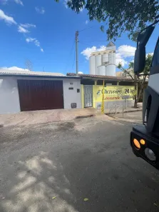 Casa com 3 Quartos para alugar, 110m² no Setor Negrão de Lima, Goiânia