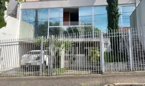 Casa com 3 Quartos para alugar, 272m² no Lídice, Uberlândia
