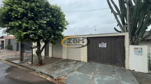 Casa com 4 Quartos para alugar, 220m² no Califórnia, Londrina