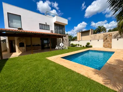Casa com 3 Quartos para alugar, 310m² no Jockey Park, Uberaba
