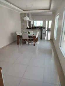 Casa com 4 Quartos à venda, 217m² no Santa Mônica, Uberlândia
