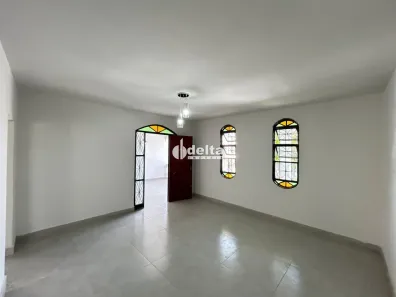 Casa com 5 Quartos para alugar, 248m² no Brasil, Uberlândia