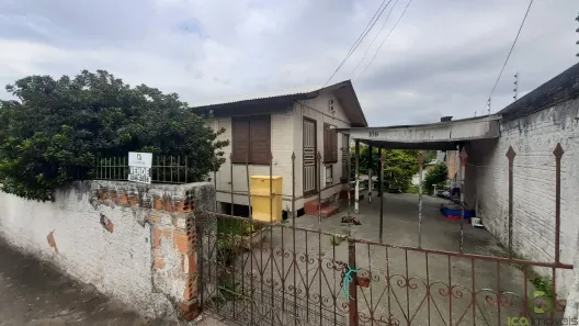 Lote/Terreno à venda, 389m² no Barreiros, São José