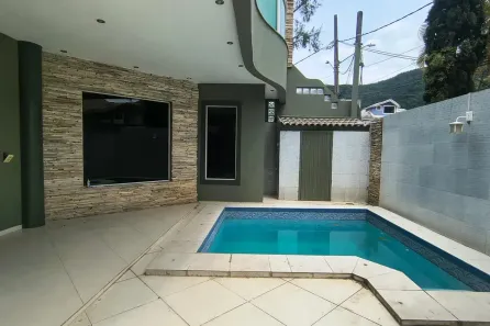 Casa com 3 Quartos para alugar, 300m² no Vargem Pequena, Rio de Janeiro