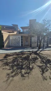 Casa com 3 Quartos à venda, 230m² no Vila Ipiranga, Londrina