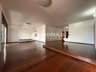 Prédio Comercial com 4 Quartos para alugar, 300m² no Lídice, Uberlândia