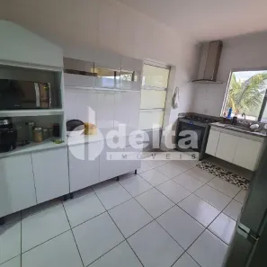 Casa com 3 Quartos à venda, 199m² no Osvaldo Rezende, Uberlândia