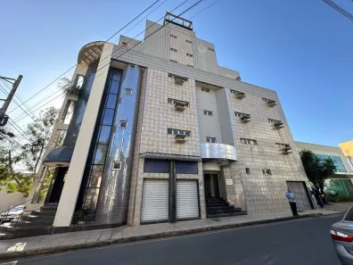 Ponto Comercial para alugar, 461m² no Centro, Montes Claros