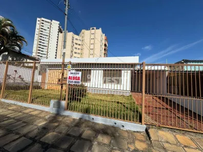 Casa de Condomínio com 4 Quartos para alugar, 220m² no Setor Aeroporto, Goiânia