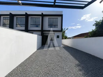 Casa com 2 Quartos para alugar, 82m² no Floresta, Joinville