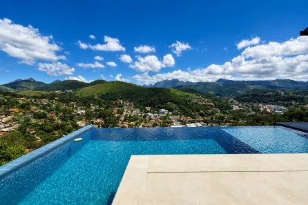 Casa com 4 Quartos à venda, 285m² no Nogueira, Petrópolis