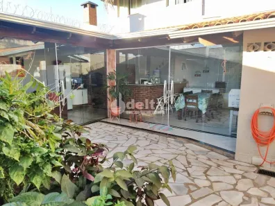 Casa com 4 Quartos à venda, 261m² no Nova Uberlândia, Uberlândia