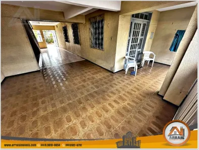 Casa com 3 Quartos à venda, 320m² no Vila União, Fortaleza