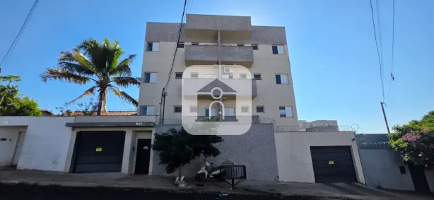 Apartamento com 2 Quartos para alugar, 70m² no Dona Zulmira, Uberlândia
