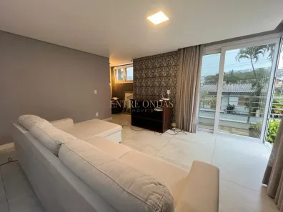 Casa com 3 Quartos para alugar, 230m² no Agronômica, Florianópolis