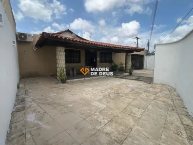 Casa com 4 Quartos à venda, 363m² no Montese, Fortaleza