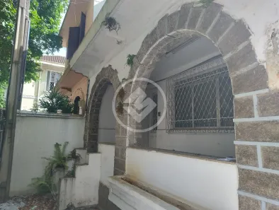 Casa com 3 Quartos para alugar, 210m² no Gonzaga, Santos