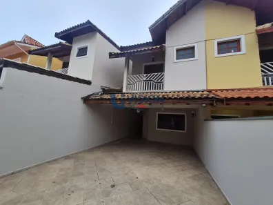 Sobrado com 3 Quartos para alugar, 226m² no Parque Assunção, Taboão da Serra