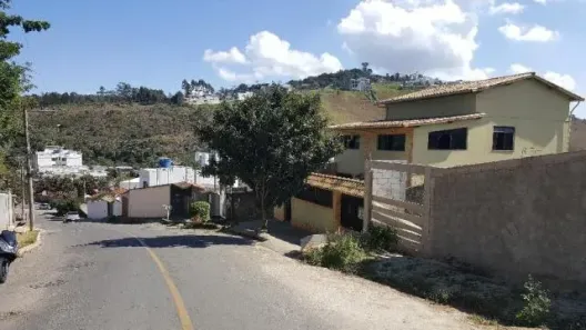 Casa com 2 Quartos à venda, 250m² no Nova Califórnia, Juiz de Fora