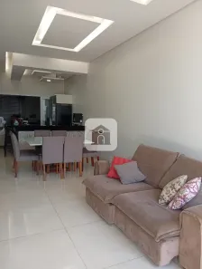 Casa com 3 Quartos à venda, 200m² no Jardim Patrícia, Uberlândia