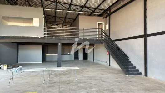 Galpão/Depósito/Armazém à venda, 880m² no Novo Mundo, Uberlândia