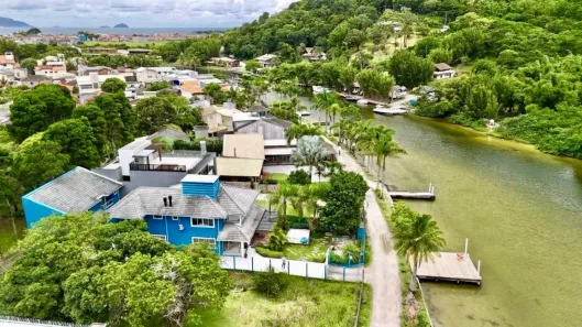 Casa com 5 Quartos para alugar, 220m² no Barra da Lagoa, Florianópolis
