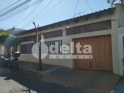 Casa com 3 Quartos à venda, 261m² no Santa Mônica, Uberlândia