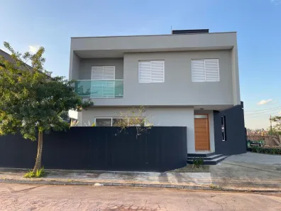 Sobrado com 3 Quartos à venda, 168m² no Jardim Jacinto, Jacareí
