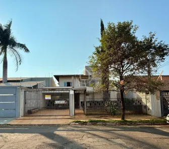 Sobrado com 4 Quartos à venda, 248m² no Jardim Mansur, Campo Grande